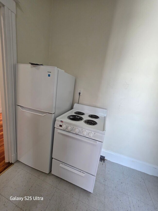 Photo - No Brokers Fee. No Security Deposit, Heat,...