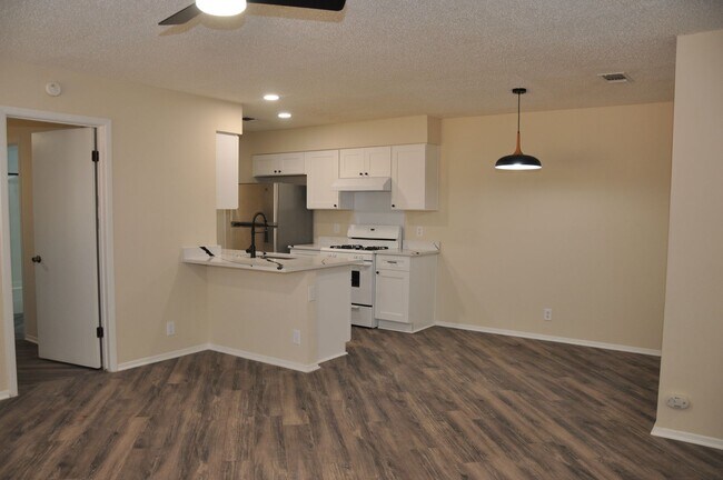 Photo - 3 Bedroom 2 Bath Duplex in Heart of Leander