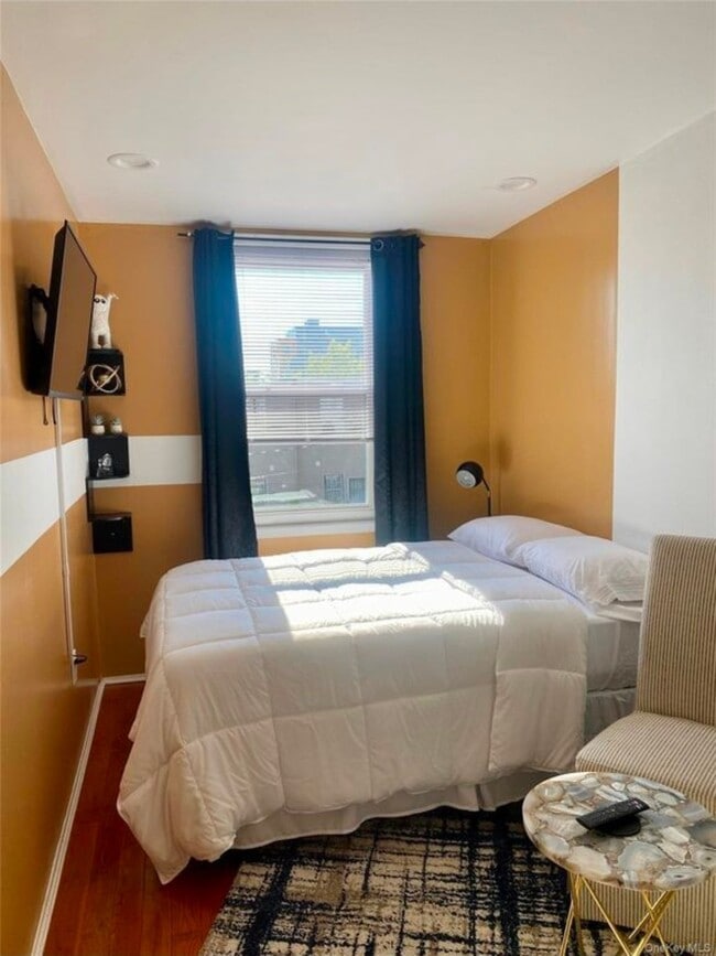 Photo - 660 Williams Ave