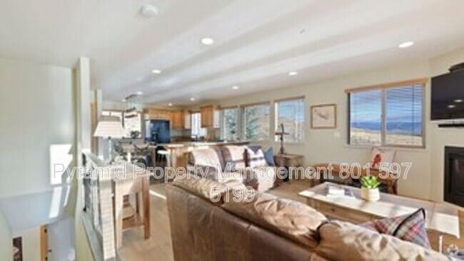 Building Photo - 5063 E Lakeview Dr Rental