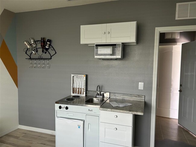 Photo - 845 Ambleside Dr