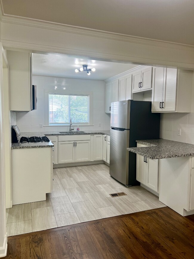 Photo - 2215 S Winston Ave