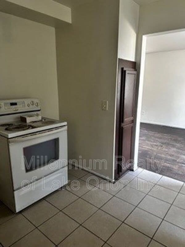 Photo - 445 Emerson Ave