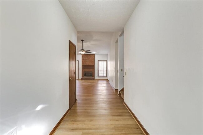 Photo - 487 Ravinia Way