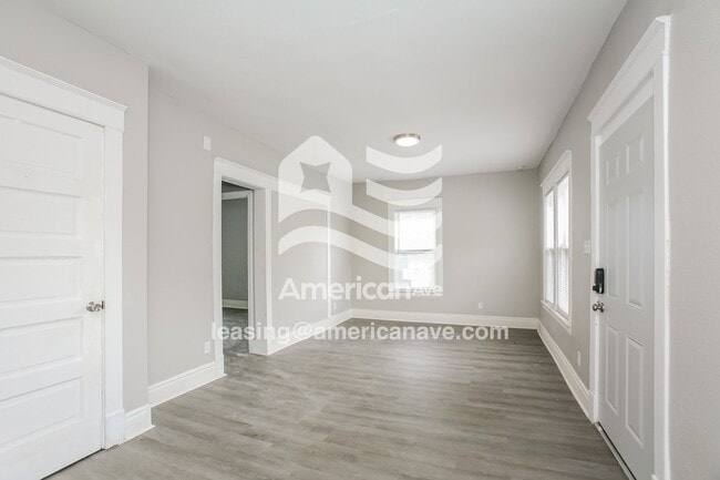 Photo - 909 E Bowman St