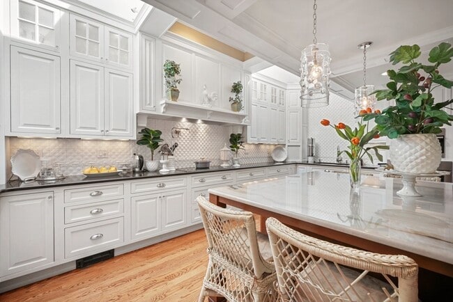 Building Photo - 94 Beacon St Unit 1