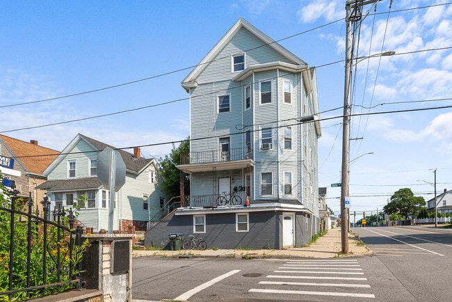 Building Photo - 155 Ohio Ave Unit 3