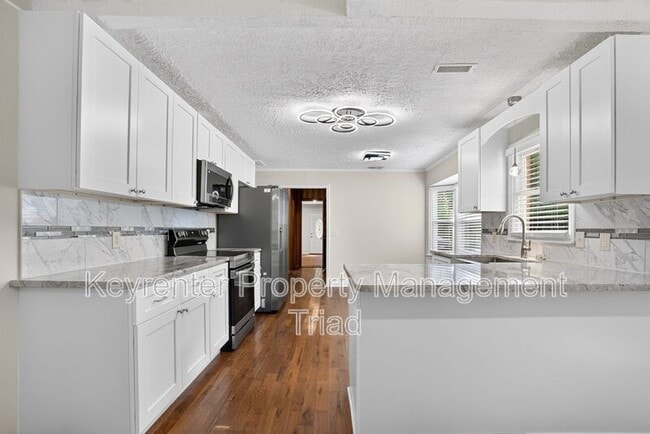 Photo - 5108 Lakeshore Ct