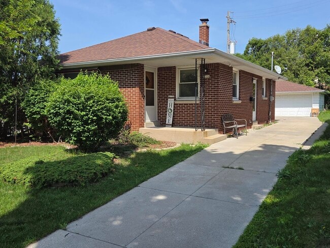 Photo - 2306 S 85th St
