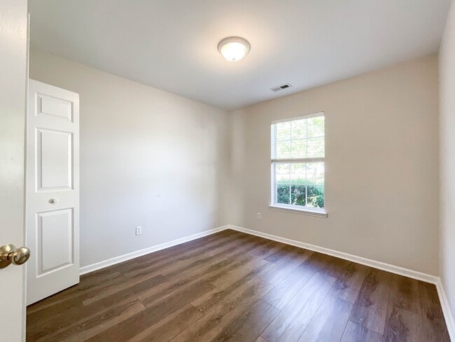 1037 Ridgefield Cir