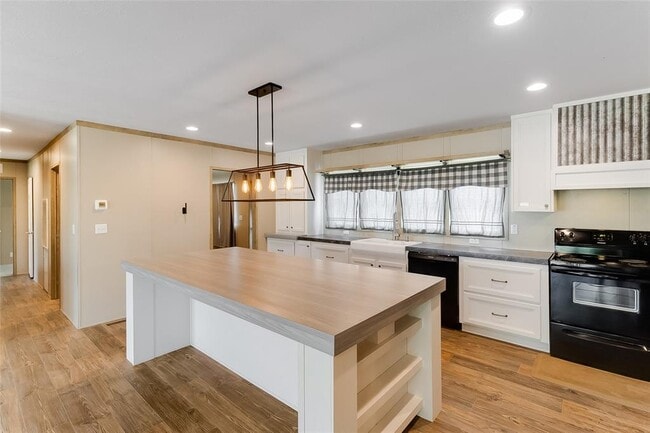 Photo - 1310 Industrial Blvd