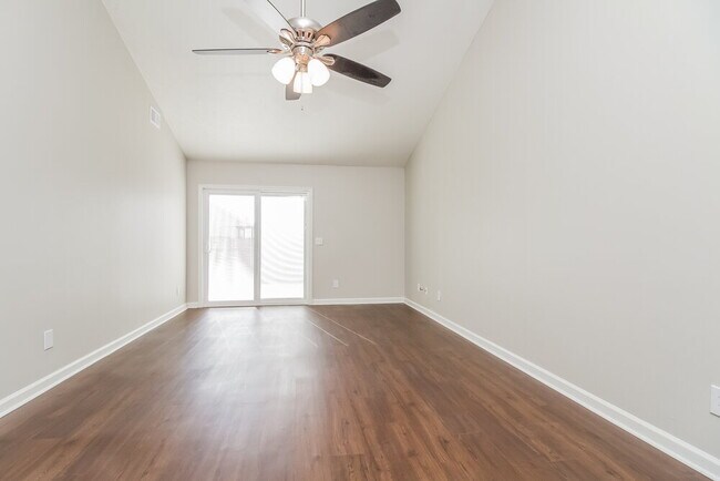Photo - 603 Freedom Ct