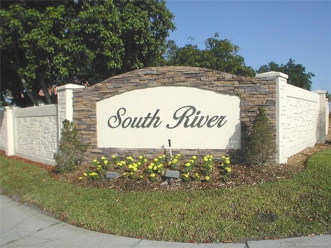 Building Photo - 361 SW South River Dr Unit 101