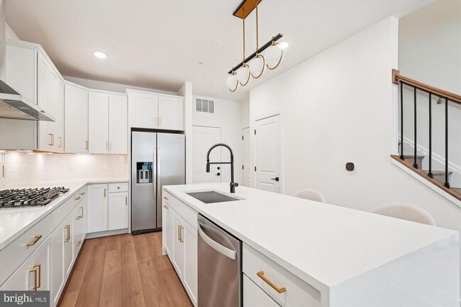 Photo - 19820 Lavender Dust Sq