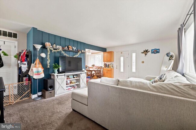 Photo - 527 Lee Rd