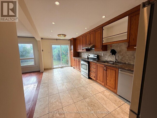 Photo - 74 William Honey Crescent