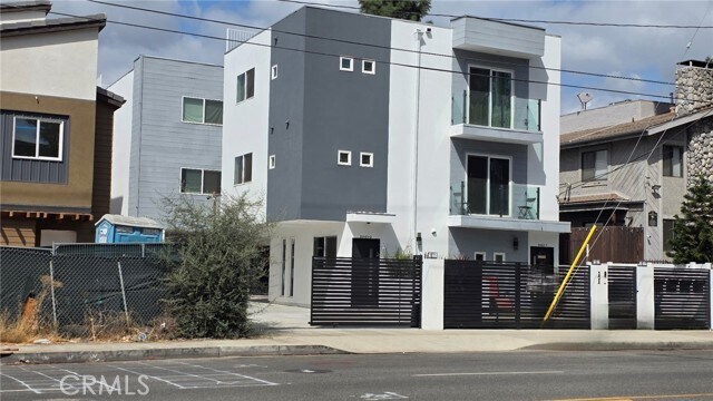 Photo - 6845 Haskell Ave