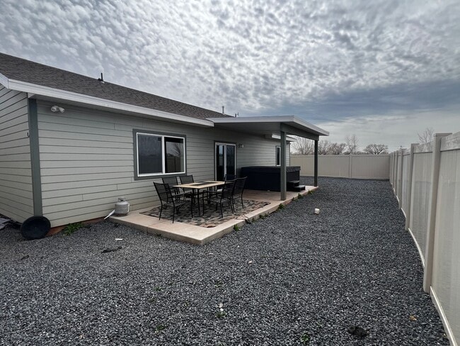 Photo - 3 bed/2 bath House with private Hot Tub