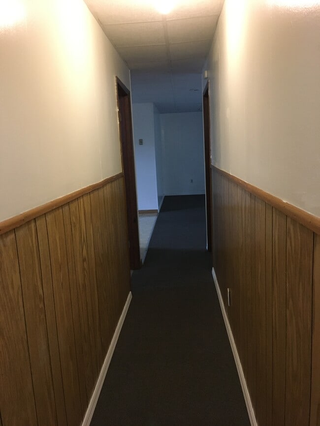 Hall Entrance - 1901 Woodland Rd Unit 2nd floor