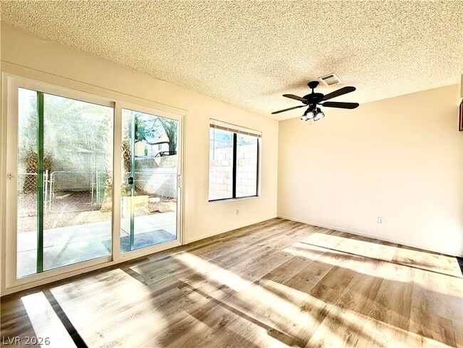 Photo - 2063 Waverly Cir