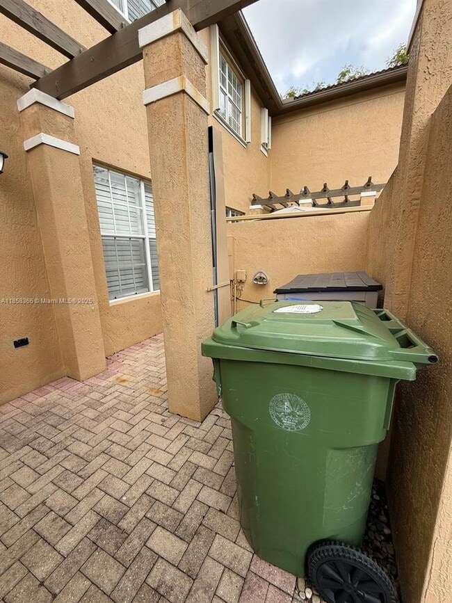 Photo - 705 SW 147th Ave