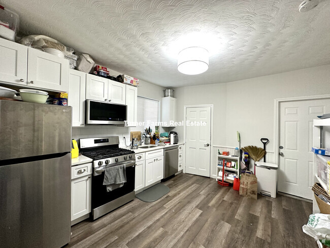 Building Photo - 153 E Cottage St Unit 1 Rental
