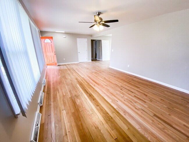 Photo - 1001 W Badger Rd