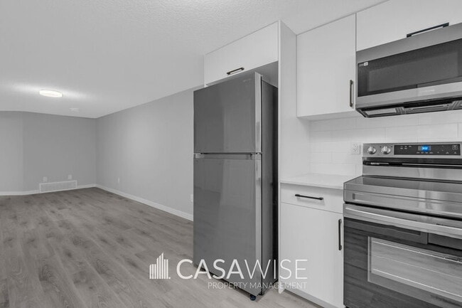 Photo - 11927-11125 125 St NW