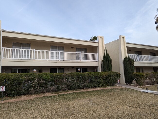Building Photo - 625 S Prudence Rd Rental