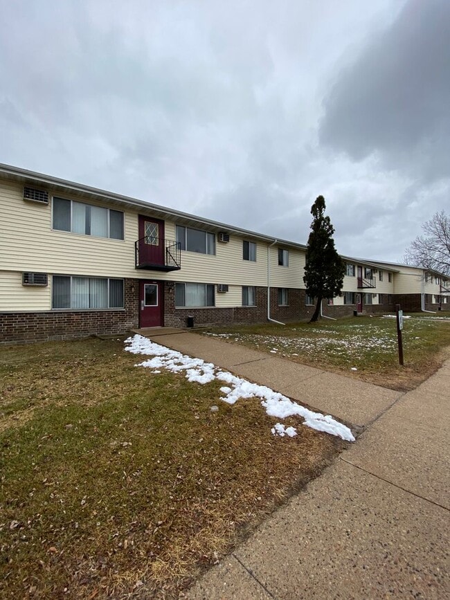 Photo - Village Apartments (St. Pt.)