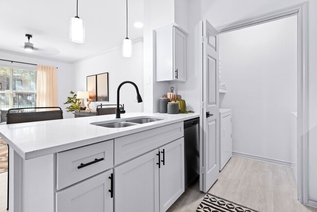 Building Photo - Anthem Town East