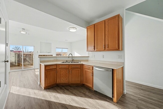 Building Photo - End Unit 3 Bedroom 2 Bath Townhome in Commerce City!