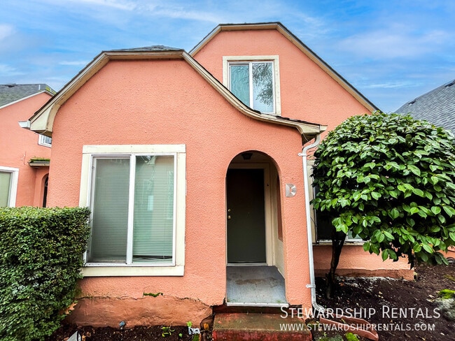 Building Photo - 1376 W 6th Ave Unit D