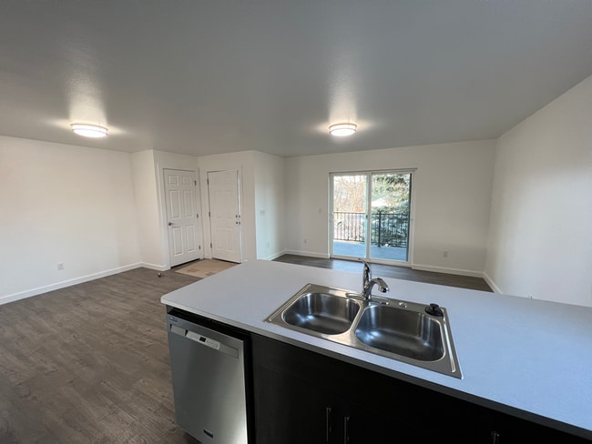 Photo - 115 13th Ave W Unidad B