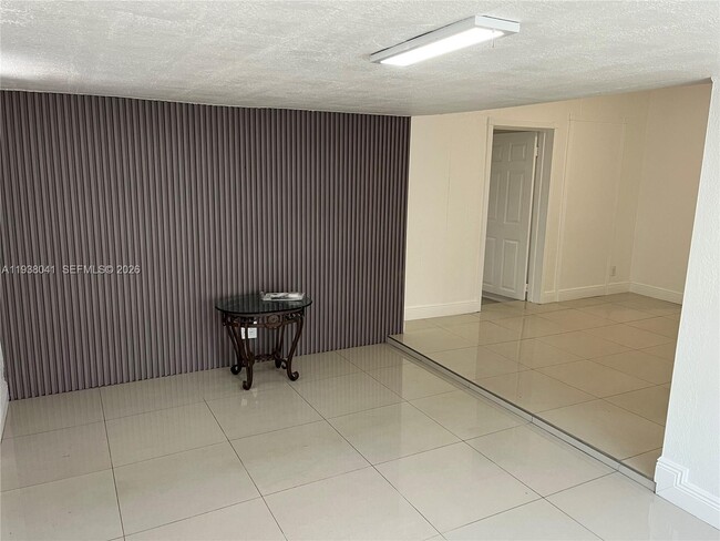 Photo - 5803 Buchanan St