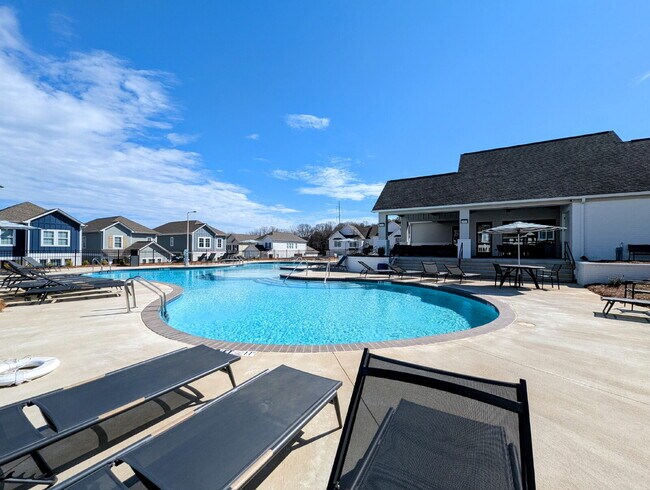 Photo - 353 Commonwealth Blvd