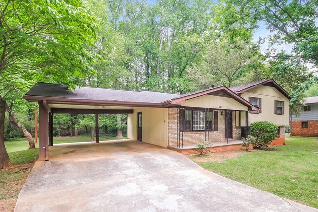 Photo - 233 Lucan Way