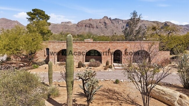 Building Photo - Newly Remolded Three bedroom home with pool and spa