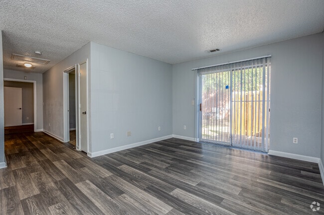 2BR, 2BA - 858SF - Living Area - Centerville Pointe Apartments