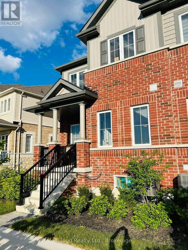 Photo - 35 Brixham Ln