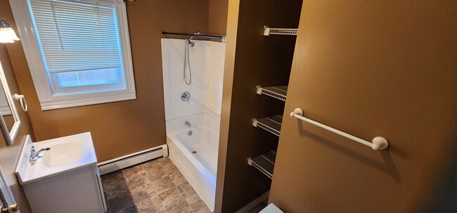 Building Photo - 63 Boyd St