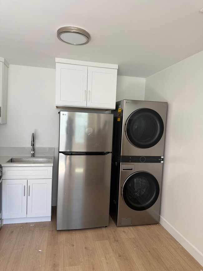 Building Photo - 8056 Darby Pl