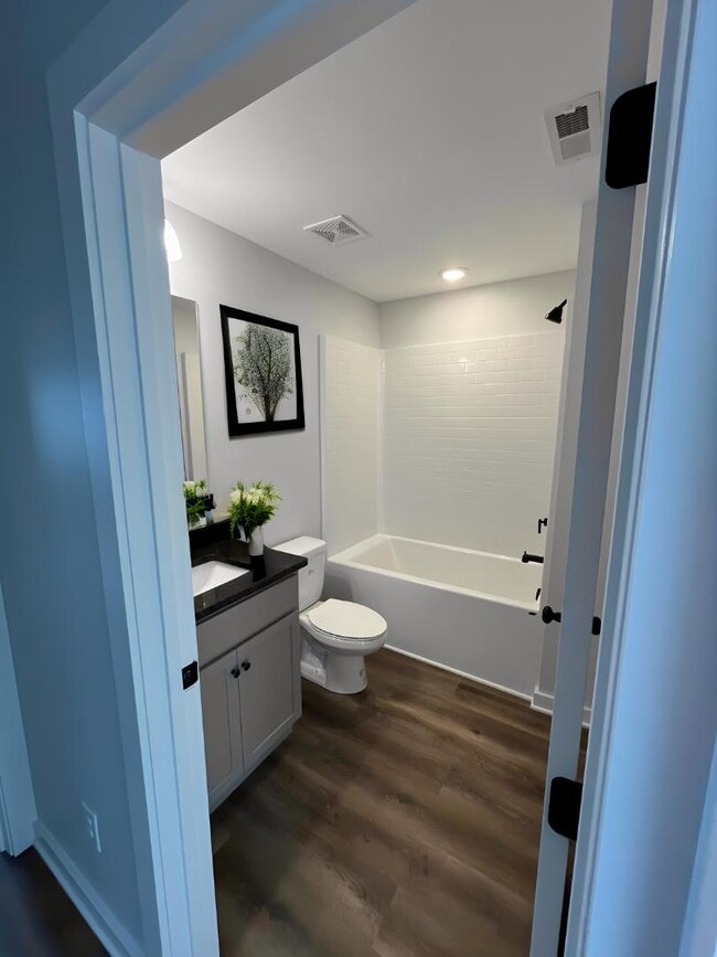 Photo - 100 Theron Dr