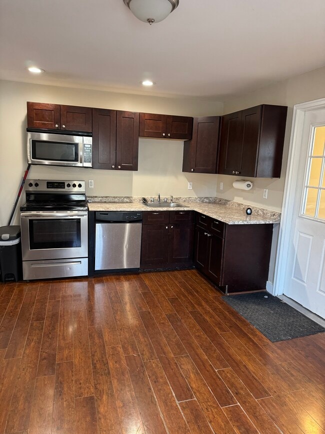 Building Photo - 4 Library St Unit 4 Library St