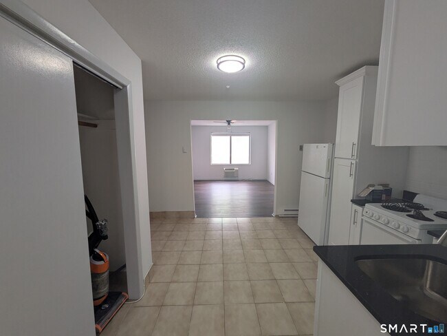 Photo - 289 Main Ave