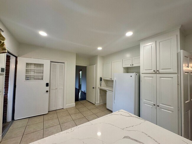 Photo - Charming 5 Bedroom Home Close to Everything!