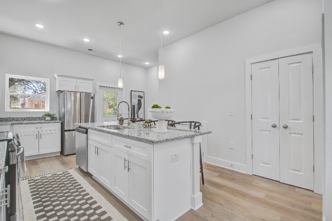 Photo - 5739 Murray Dr