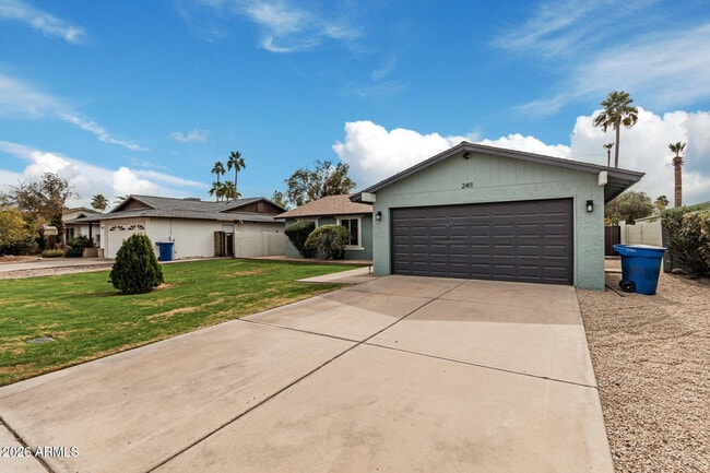 Photo - 2411 E Alameda Dr