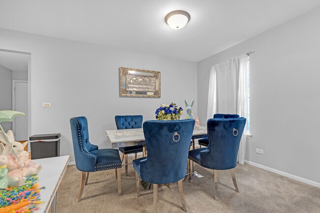 Photo - 691 W Streamwood Blvd