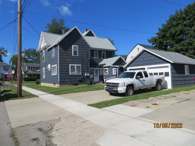 Off Street parking - 230 South Ave Unidad 230